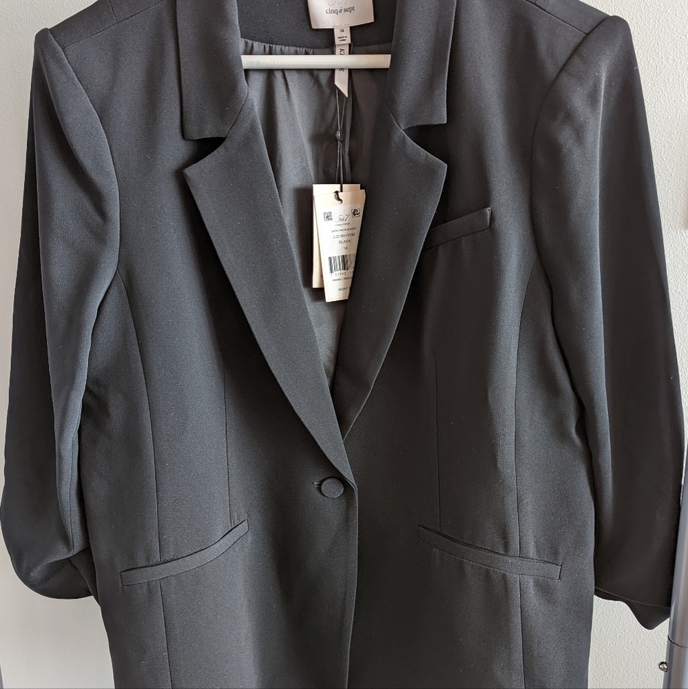 Cinq a sept, Khloe Blazer